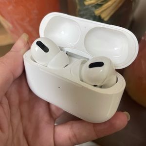 APPLE AIRPOD PROS